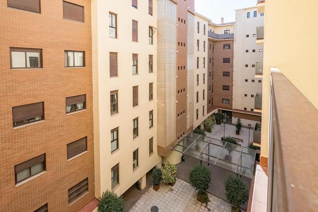Bhost - Colon Lägenhet Málaga Exteriör bild